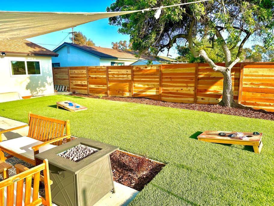 Hébergement de vacances Modern With View And Large Private Backyard